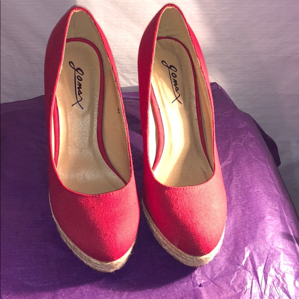 Size 8.5 red pumps